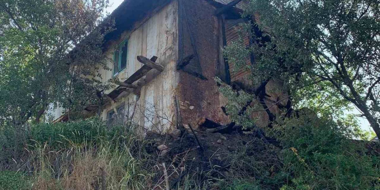 Yangında Ahşap Evi Zarar Gören 88 Yaşındaki Kadına Yardım Eli Uzandı