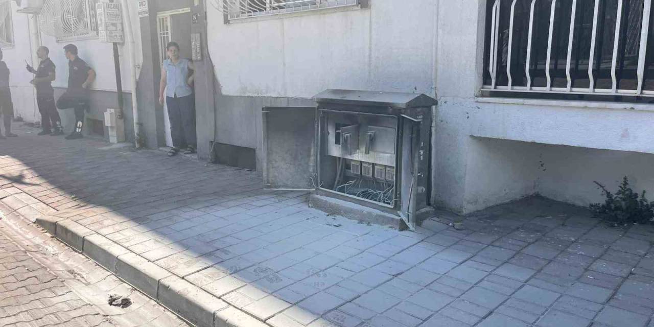 Elektrik Panosunda Çıkan Yangın Ekipleri Harekete Geçirdi