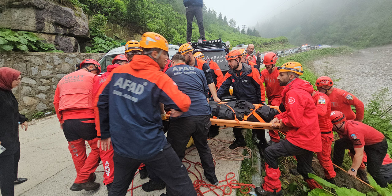 Rize'de kar kütlesi altında kalan kadının cansız bedenine ulaşıldı