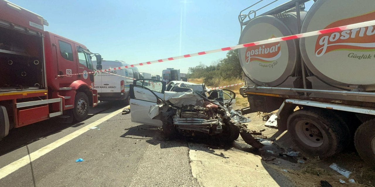 Tekirdağ'da kamyon ile otomobil çarpıştı: 4 ölü