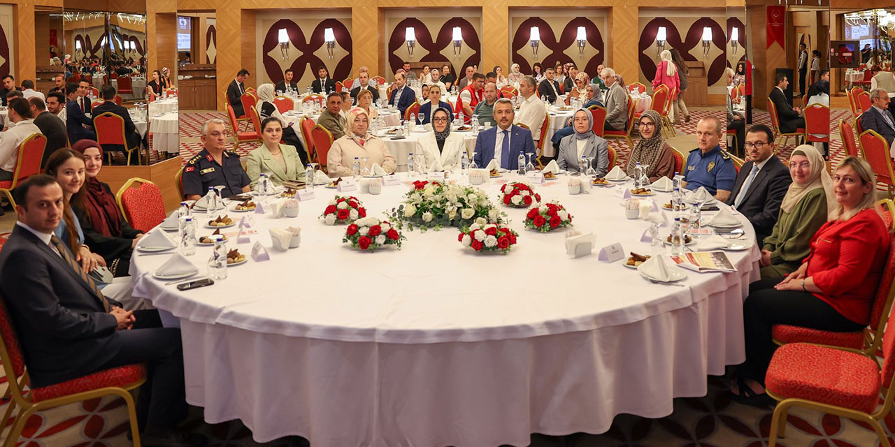 Rize'de Koruyucu Aile Farkındalık Toplantısı: "Gönül Elçileri" Çocuklar İçin Bir Araya Geldi