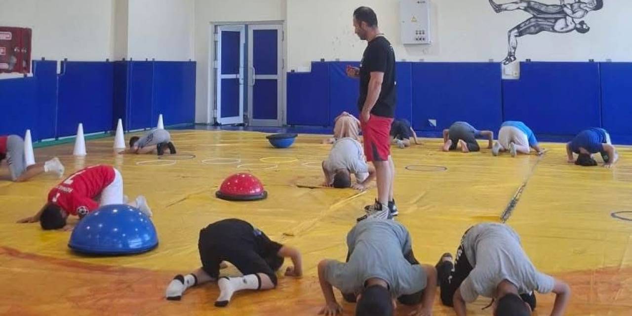 Yaz Spor Okullarıyla Muş’ta Güreş Kültürü Gençlere Aktarılıyor