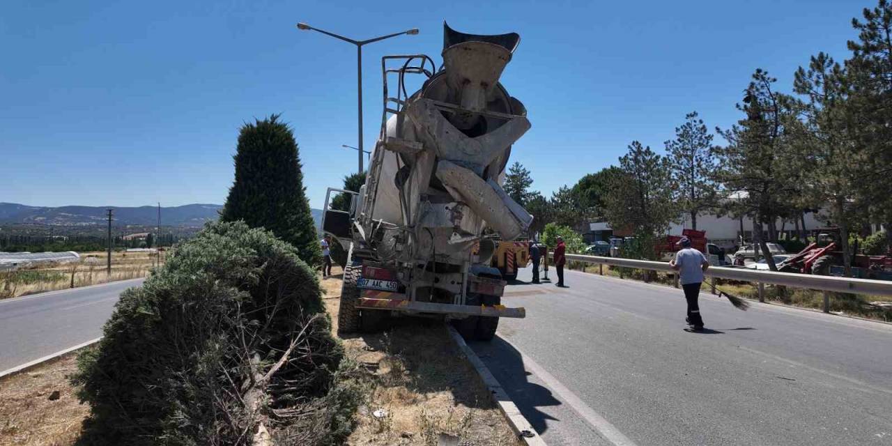 Kütahya’da Mikser Tıra Çarptı: 1 Yaralı
