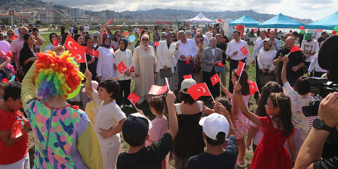Rize'de "Koruyucu Aile Şenliği" düzenlendi