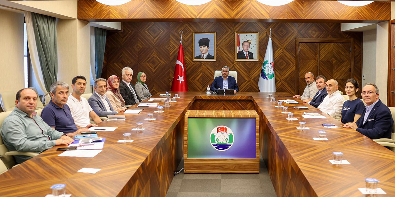 Rize'deki Sahipsiz Hayvan Yaşam Alanı İçin Mama ve Yem Toplantısı Yapıldı