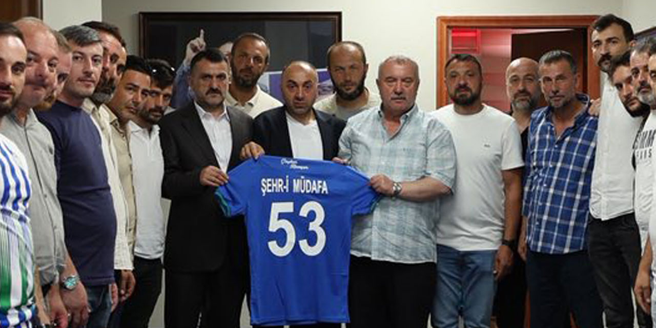 Çaykur Rizespor Taraftar Grubu "Şehr-i Müdafa" AK Parti'yi Ziyaret Etti