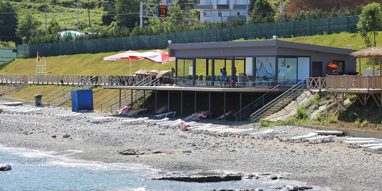 Rize'de Alipaşa Kadınlar Plajı Deniz Suyu Temizliğinde Yine "Kötü" Not Aldı: Bakteri Oranı Yükseliyor!