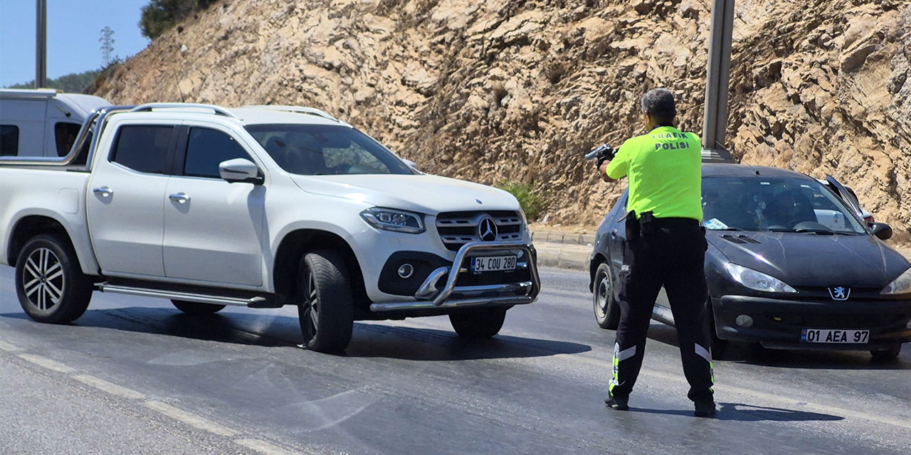Dilan Çıtak, polisin üzerine araba sürdü