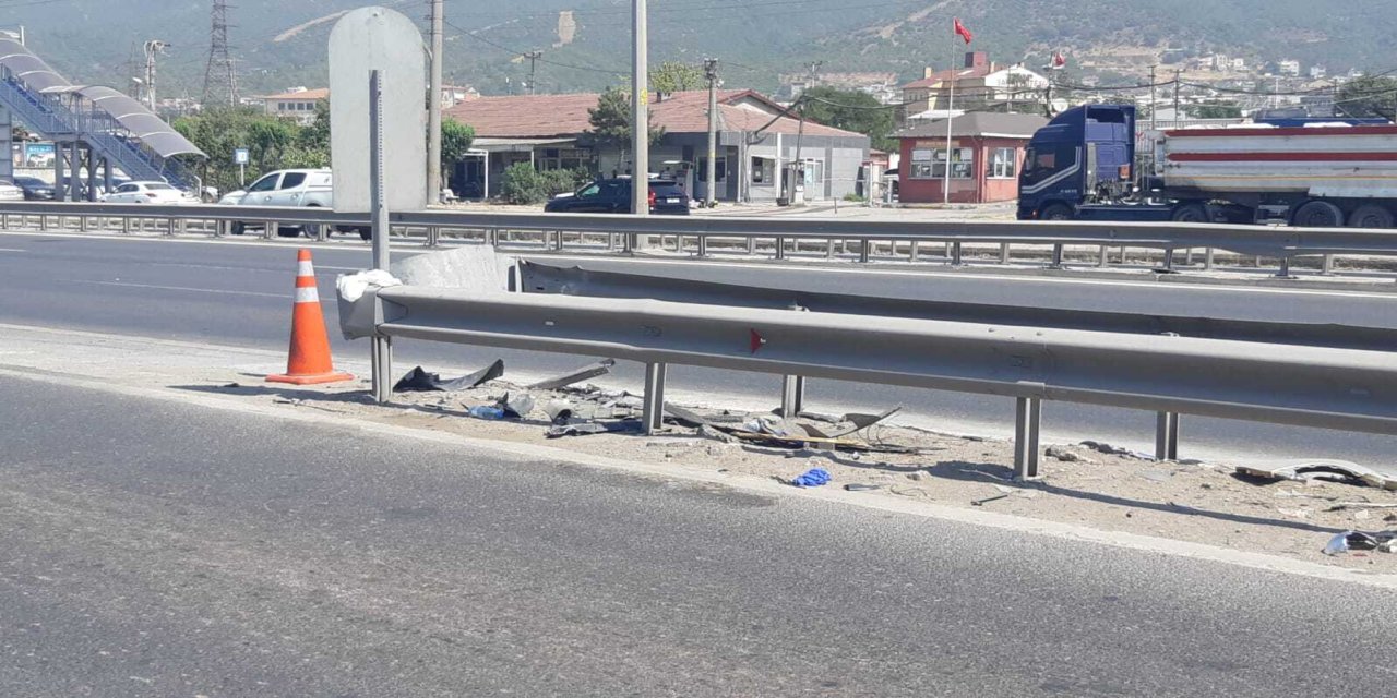 Bariyerlere çarpan motosikletin sürücüsü öldü