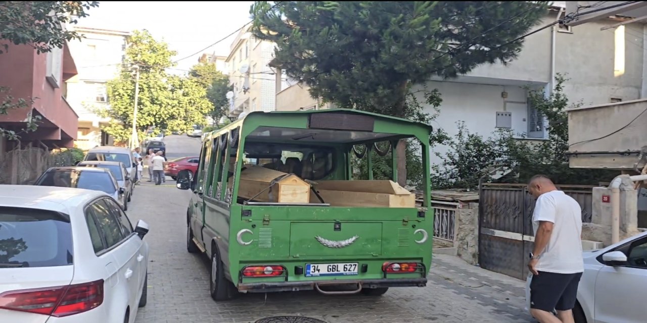 Sancaktepe'de tartıştığı anne ve babasını bıçakla öldürdü
