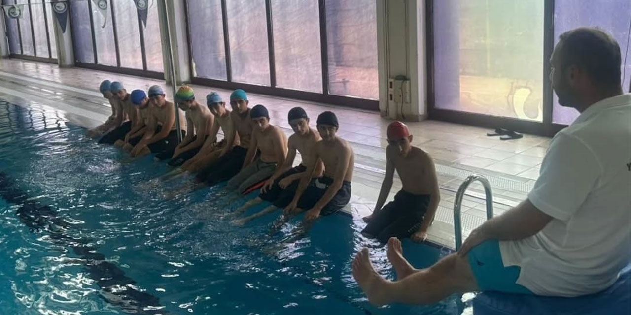 Rize Kur'an Eğitim Merkezi Öğrencileri Yaz Programında Yüzme Derslerine Başladı