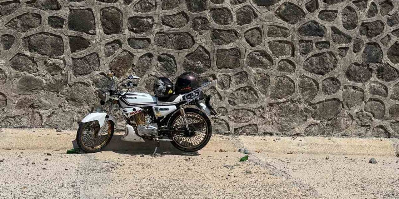 Tekeri Patlayan Motosiklet Metrelerce Sürüklendi