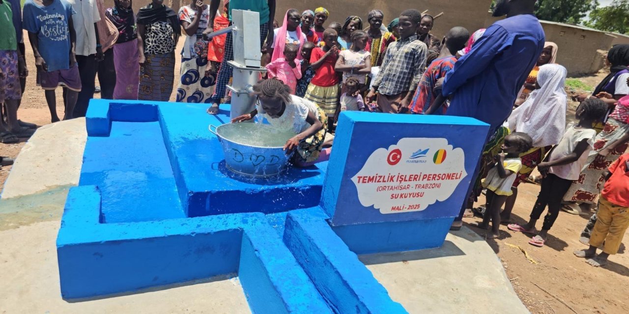 Ortahisar Belediyesi Personeli, Afrika’da Su Kuyusu Açtırdı