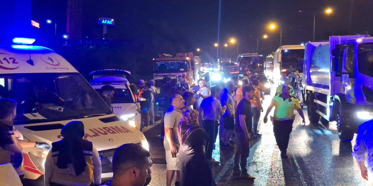 Eyüpsultan'da 16 aracın karıştığı zincirleme kaza: 6 yaralı