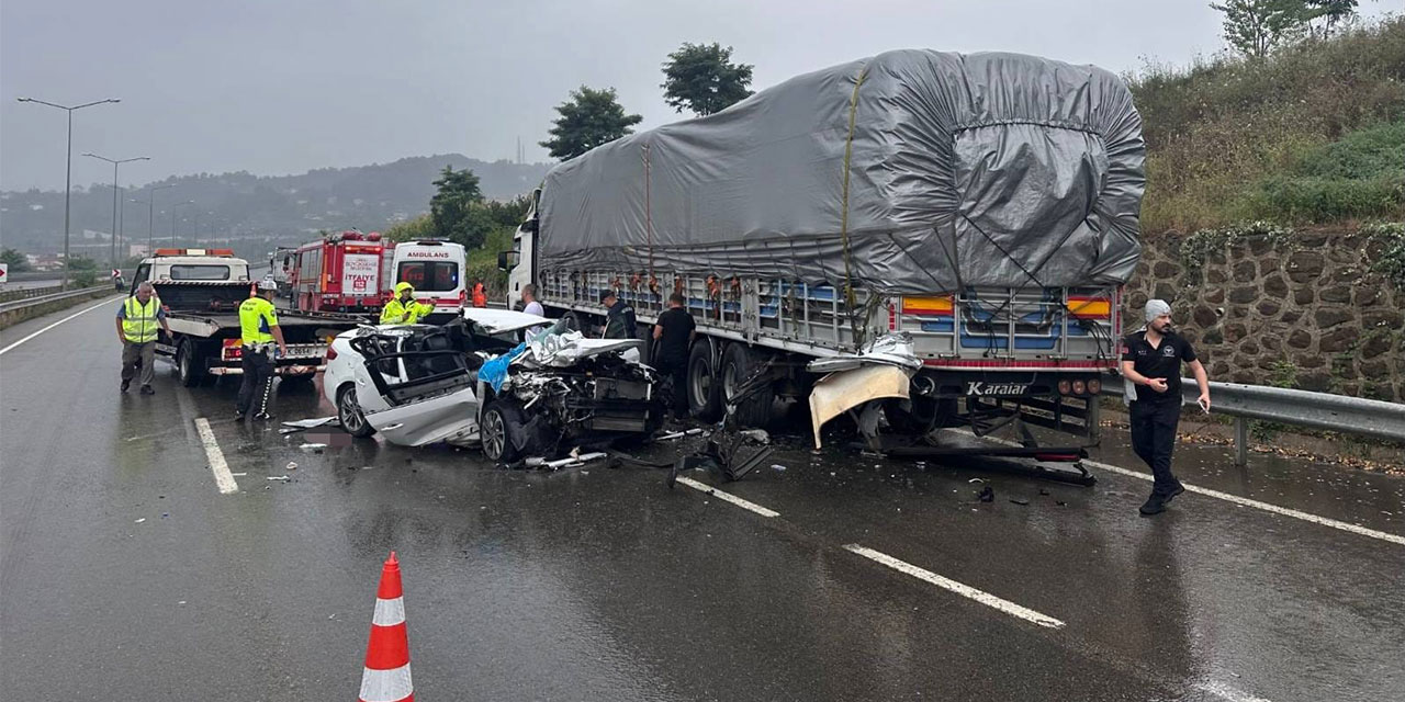 Ordu'da tıra çarpan otomobildeki 1 kişi öldü, 2 kişi yaralandı