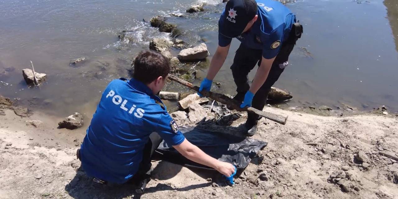 Meriç Nehri’nde Suların Çekilmesi İle Tarihi Tüfek Bulundu