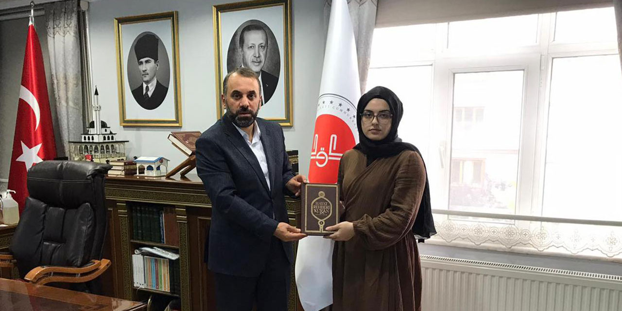 Rize'nin Hafız Öğrencisi Aynur Turan, YKS'de Türkiye 1.364'üncüsü Oldu