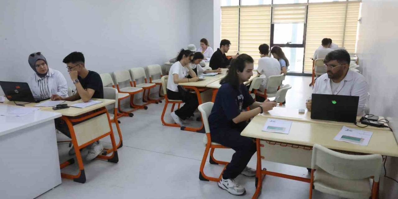 Öğrenciler En Doğru Tercihi Uzman Eğitimcilerle Birlikte Veriyor