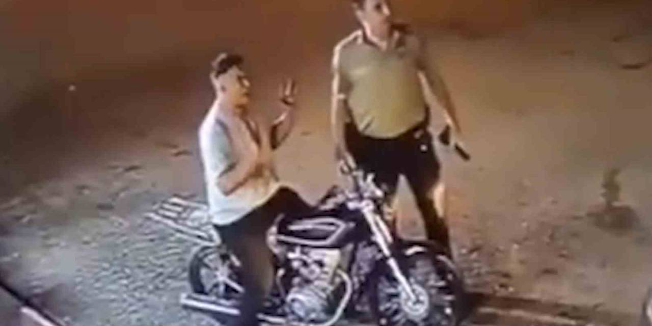 İki Genç, Bekçilerden Böyle Kaçtı