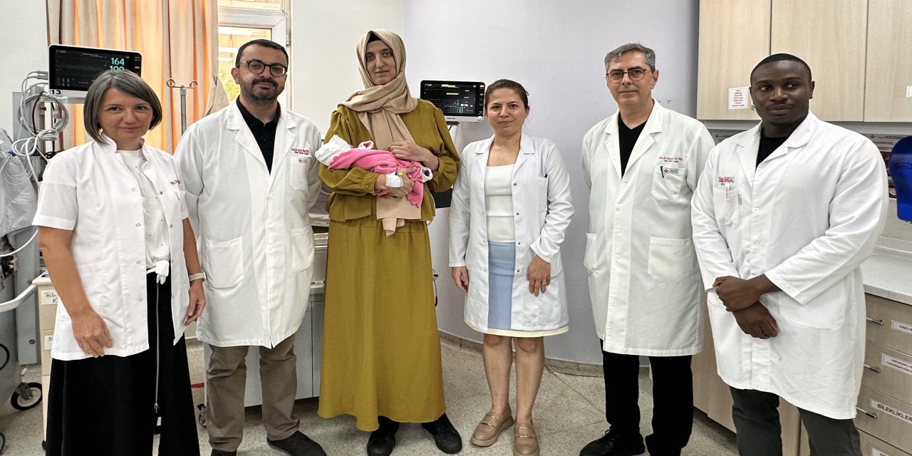 Aort damarı yırtılan hamile kadın, acil alındığı ameliyatla hem sağlığına hem bebeğine kavuştu