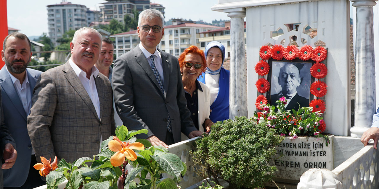 Sağlık Bakanı Memişoğlu, Rize'de merhum Belediye Başkanı Ekrem Orhon'u anma törenine katıldı