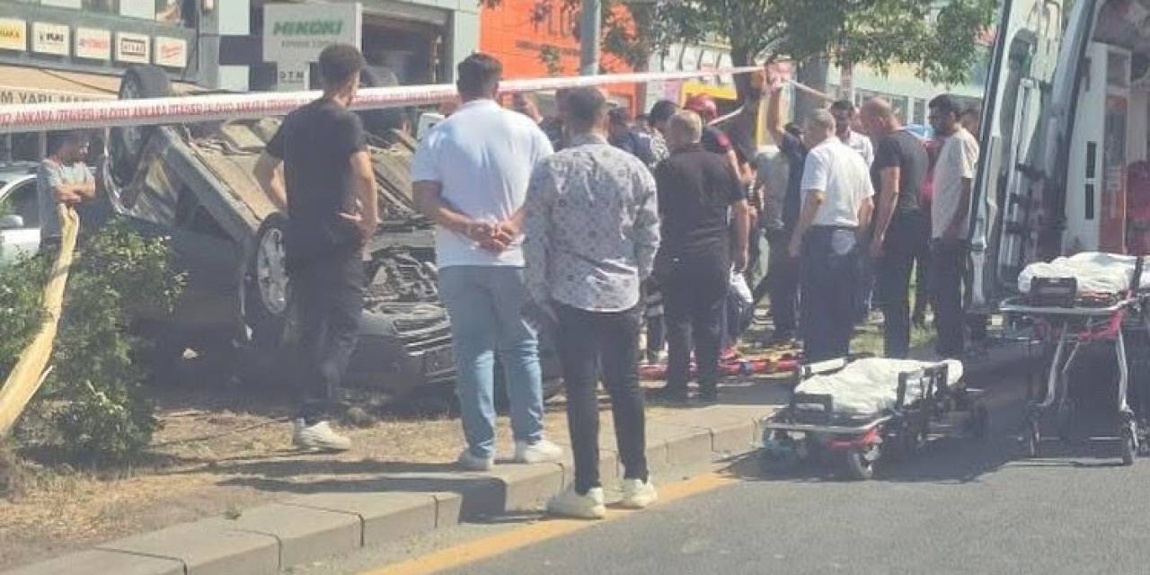 Ankara’da Kontrolden Çıkan Otomobil Refüje Devrildi