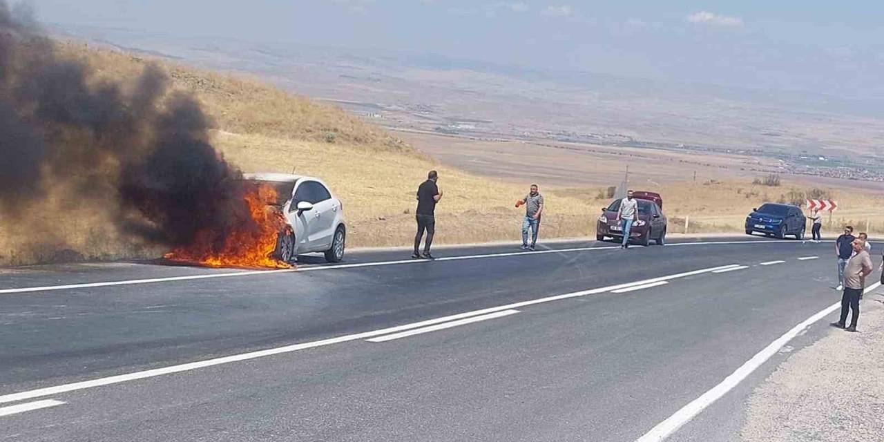 Araç Alev Alev Yandı