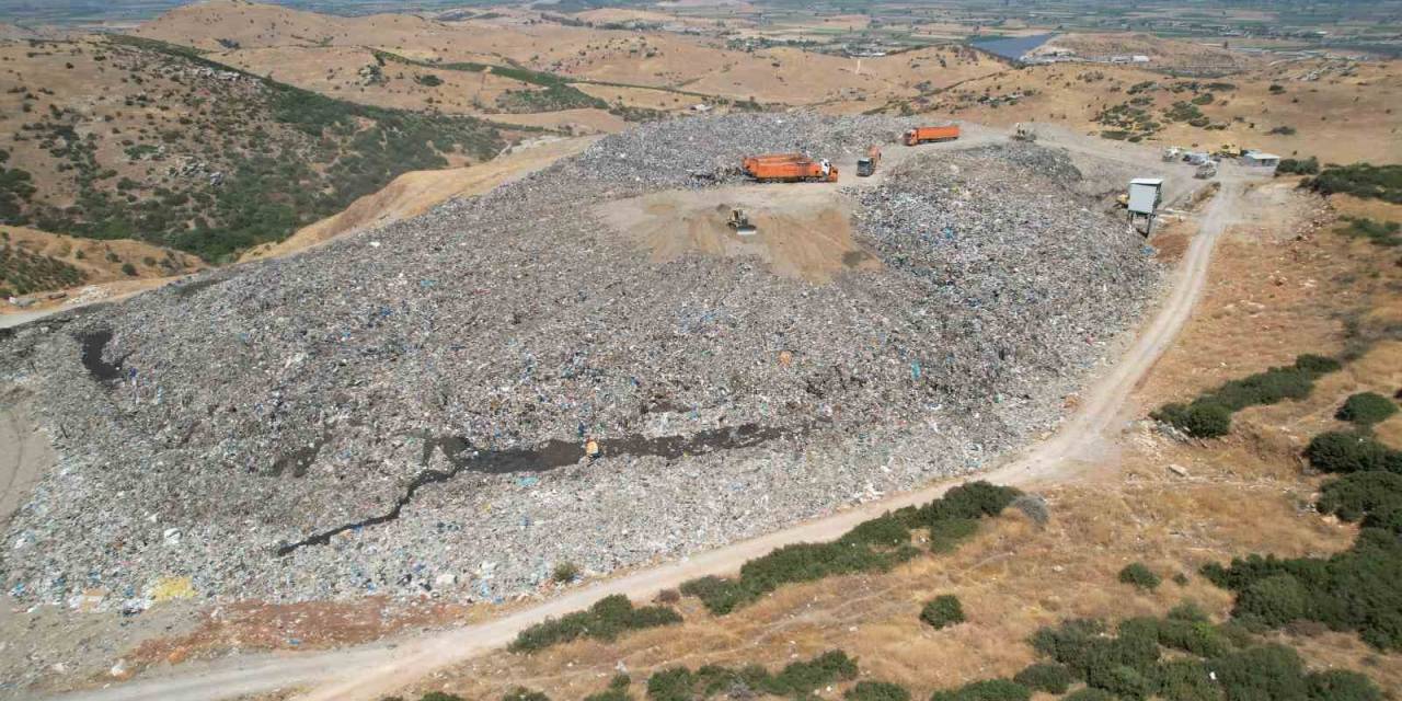 İzmir’de Mera Alanında Vahşi Depolamada Geri Adım