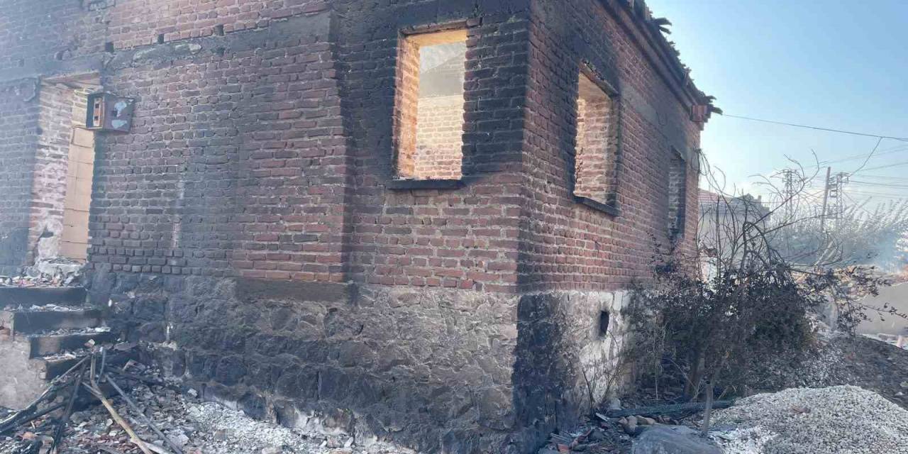 Bakan Kurum Açıkladı; Saçaklar Köyünde 26’sı Konut 43 Yapı Hasar Gördü