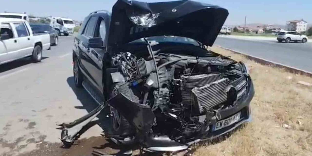 Aksaray’da 3 Araç Çarpıştı, 2’si Çocuk 5 Yaralı