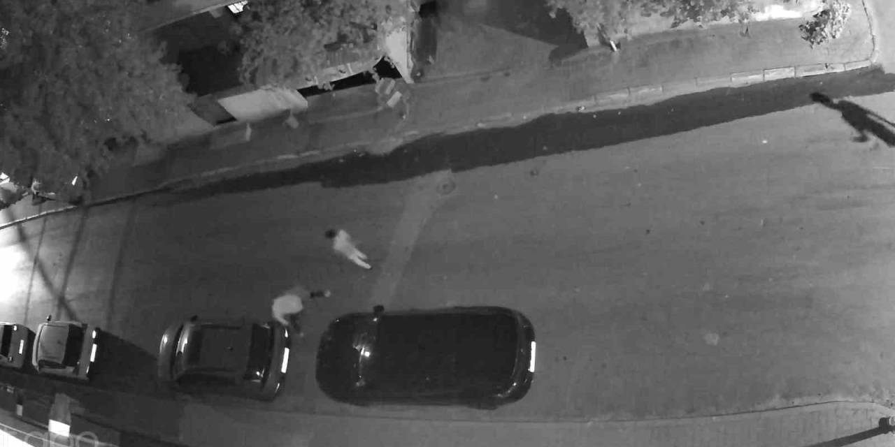 Kavga Eden Genç Sinirini Arabadan Çıkardı