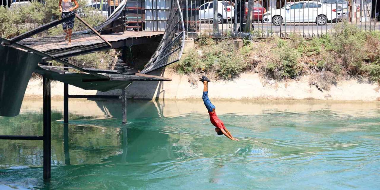Adana’da Termometreler 51 Dereceyi Gösterdi: Parklar Boş Kaldı, Sulama Kanalları Doldu