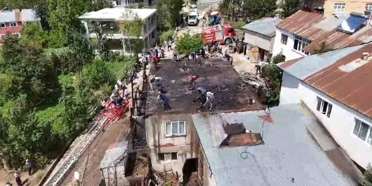 Şiran’da Çatı Yangını Korkuttu