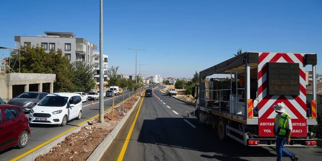 Çevre Yolunda Yol Çizgi Ve Tabela Düzenlemesi