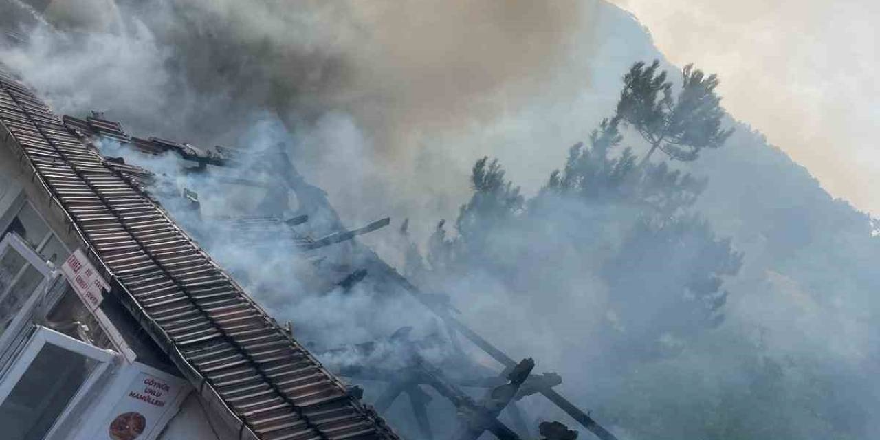 Bolu’da Ekmek Teknesi Yanarak Kül Oldu