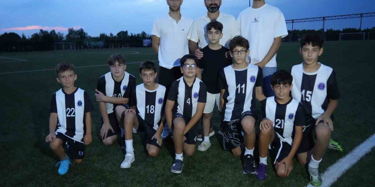 Messi Ve Ronaldo Hayaliyle Sahaya Çıkıyorlar