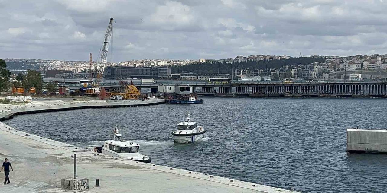 Haliç Metro Köprüsünden Denize Atlayan Adamın Cansız Bedeni Çıkarıldı