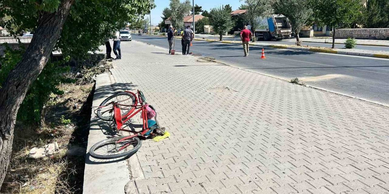 Otomobilin Çarptığı Bisiklet Sürücüsü Yaşamını Yitirdi