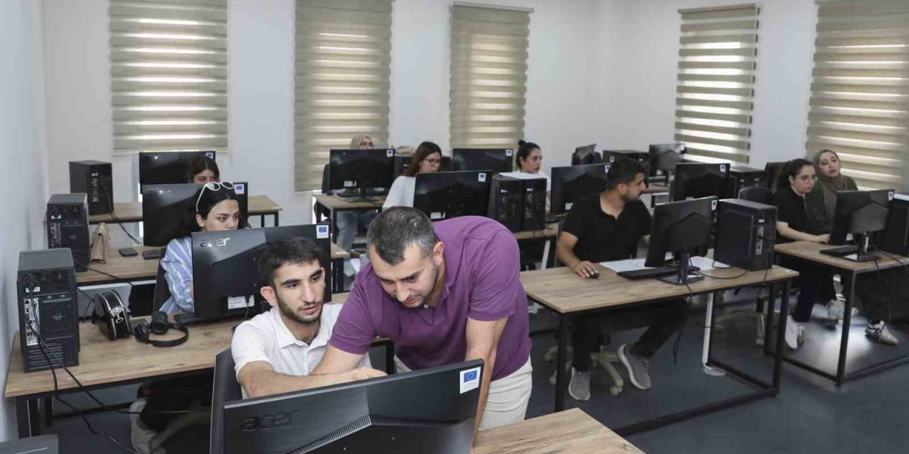 Mersin Büyükşehir Belediyesinden Ücretsiz Ofis Programları Eğitimi Desteği