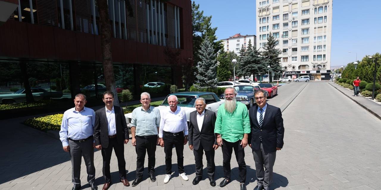 Başkan Büyükkılıç’a Ziyaretçi Akını