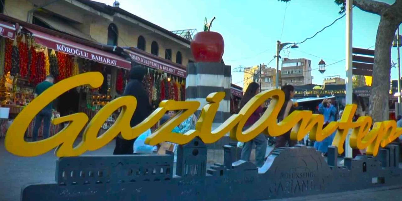 Esnafın Dört Gözle Beklediği Gurbetçiler Gelmeye Başladı