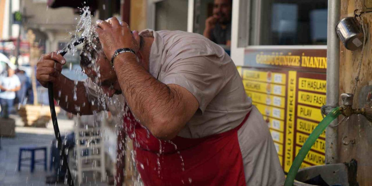 Ocak Başından Hortum Başına: Bayburt’ta Kavurucu Sıcağa ‘Hortumlu’ Çözüm