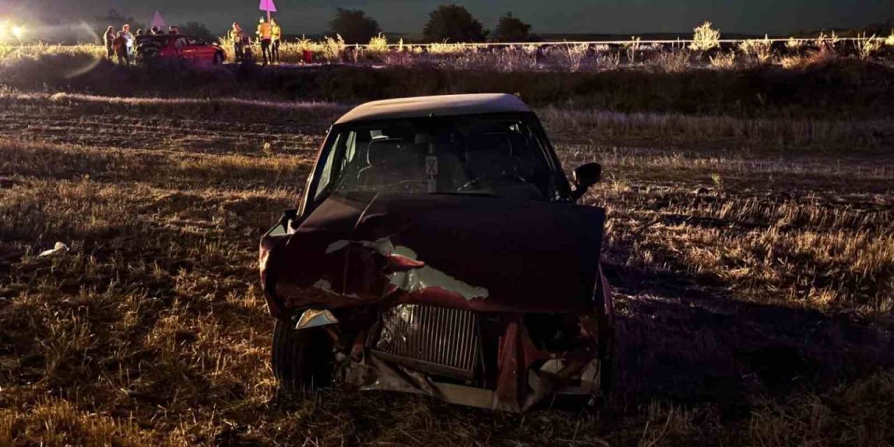 Kırıkkale’de Kaza Yapan İki Otomobil Hurdaya Döndü: 4 Yaralı