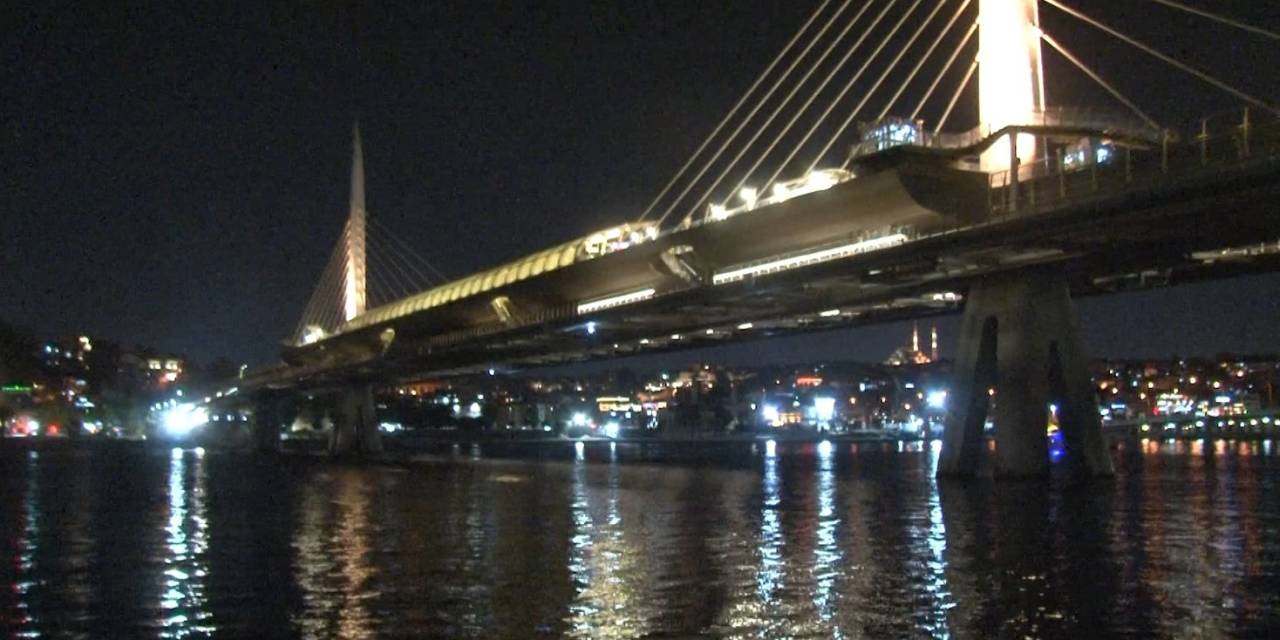 Haliç’te Köprüden Düşen Şahıs İçin Arama Çalışmaları Başlatıldı