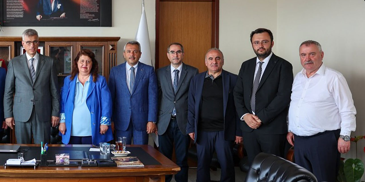 Bakan Memişoğlu, RTEÜ Diş Hekimliği Fakültesi'ni Ziyaret Etti