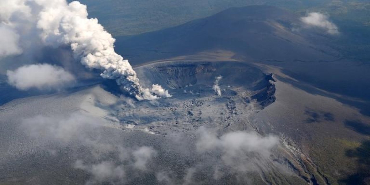 Japonya'da yanardağ patlaması