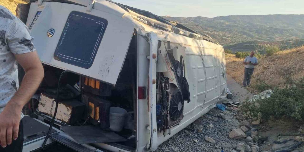 Adıyaman’da Tarım İşçilerini Taşıyan Minibüs Devrildi: 19 Yaralı