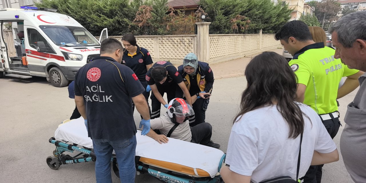Hafif ticari araçla çarpışan motosikletin sürücüsü yaralandı