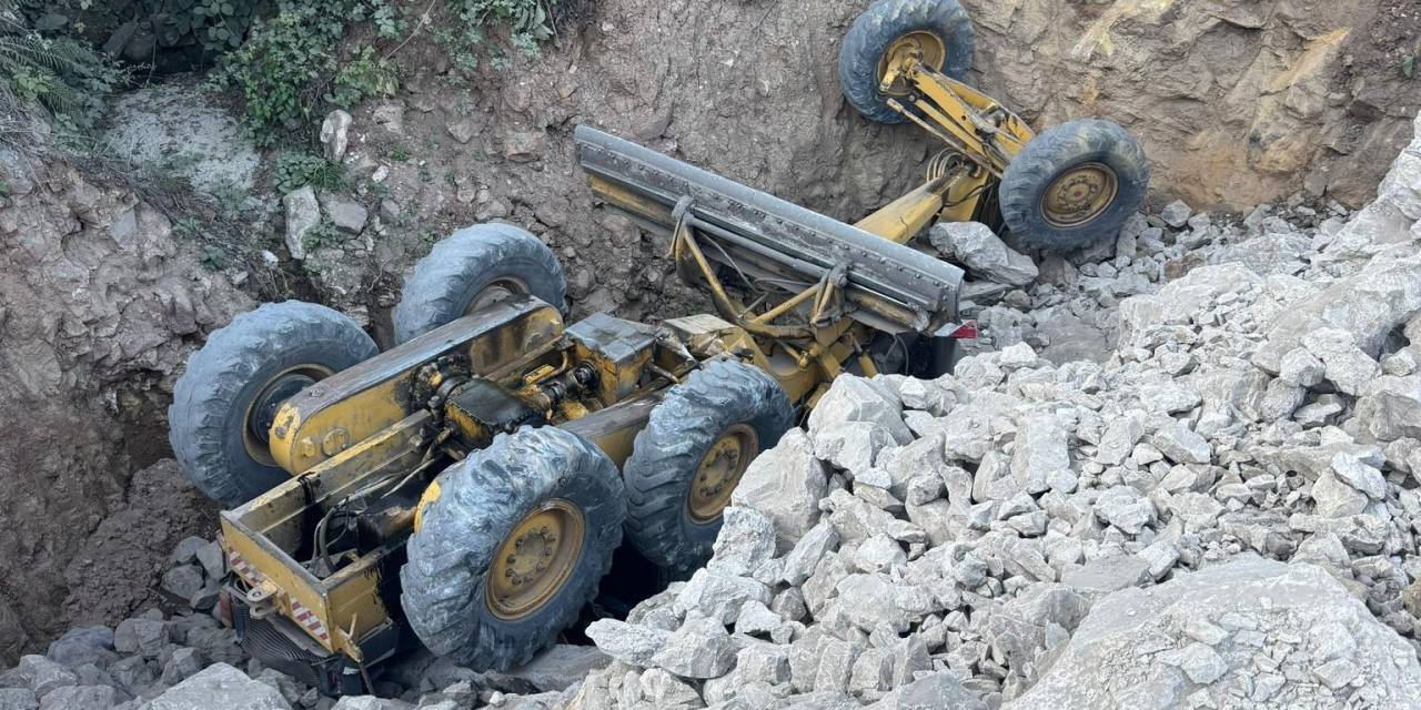 Ordu’da Freni Patlayan İş Makinası Uçuruma Yuvalandı: O Anlar Kamerada