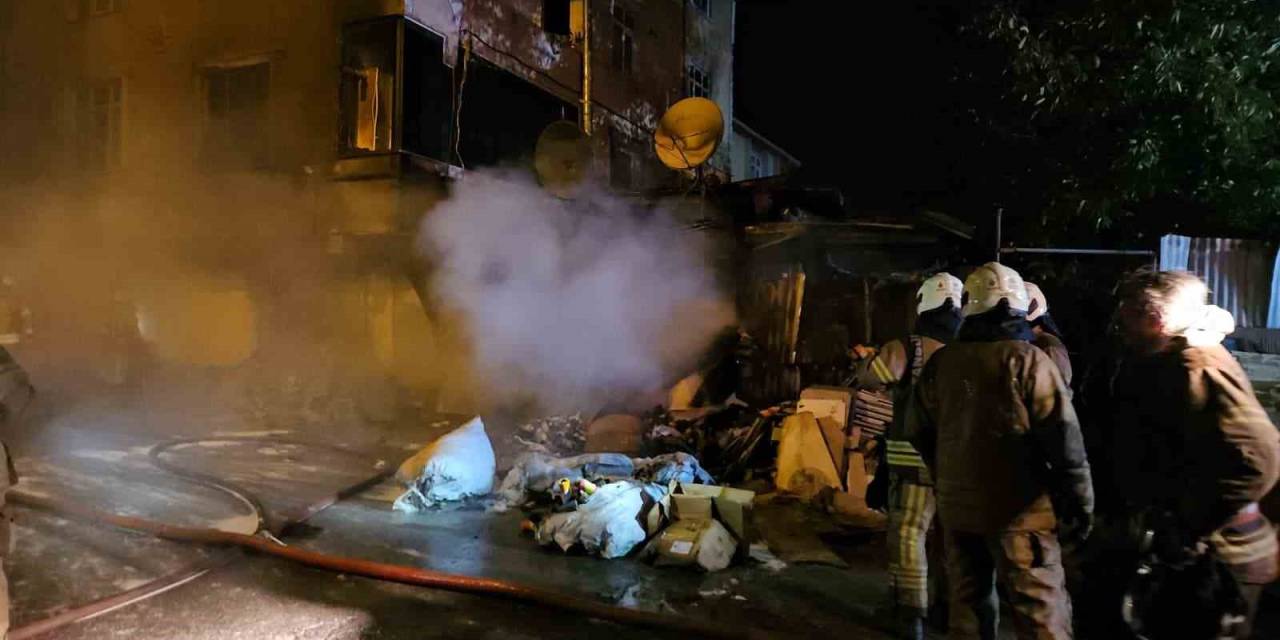 Avcılar’da Çorap Üretim Atölyesi Alevlere Teslim Oldu